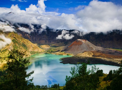 5 Pemandangan Alam Indah di Indonesia Paling Menakjubkan | SeruMenarik.Com